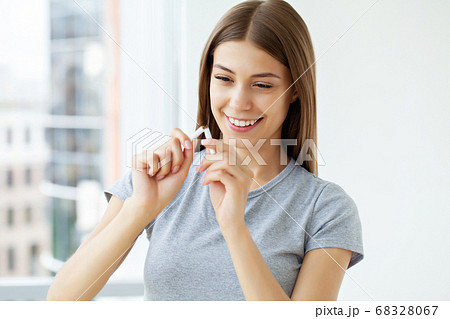 Stop smoking, a young woman holding a broken cigarette 68328067