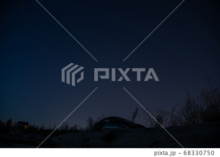 夜景撮影に来た様子　　　　バンクーバー　ブリティッシュコロンビア　カナダ 68330750