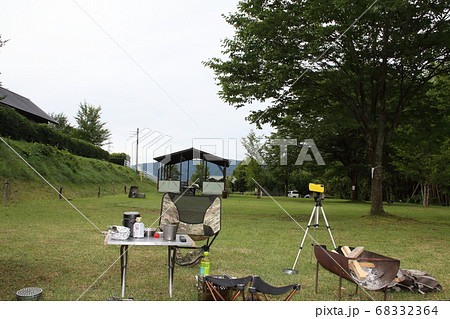 群馬県のキャンプ場で焚き火をする 68332364