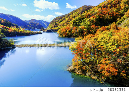 紅葉の四万川ダム 68332531