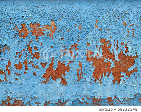 Rusty metal panel with cracked blue paint, 68332548
