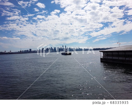 ノースバンクーバーに向かうシーバス 68335935