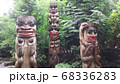 キャピラノ吊り橋のトーテムポール 68336283
