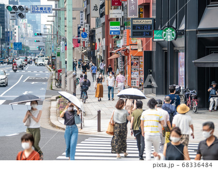 日本の東京都市景観　マスク姿・「日本橋北詰」の交差点(横断歩道）をなどを望む＝8月10日 68336484