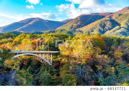 【宮城県 鳴子峡】見頃時期の紅葉 68337721