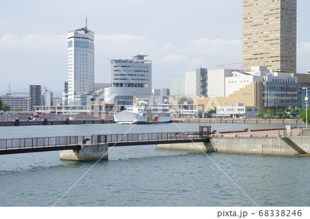 四国の玄関口高松港の景色 四国の玄関口高松港の景色 68338246