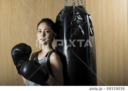 ジム 女性 ポートレート ボクシング ジム 女性 ポートレート ボクシング 68339036