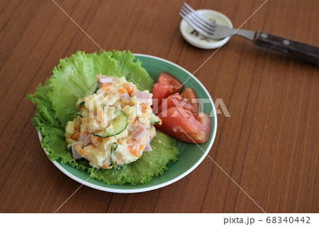 具だくさんのポテトサラダ 具だくさんのポテトサラダ 68340442