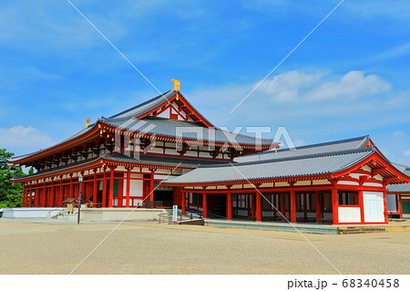 【奈良県】晴天下の薬師寺（大講堂） 68340458