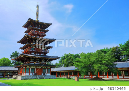 【奈良県】晴天下の薬師寺(西塔) 【奈良県】晴天下の薬師寺(西塔) 68340466