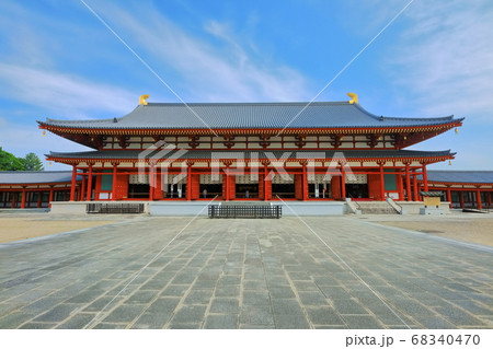 【奈良県】晴天下の薬師寺（大講堂） 68340470