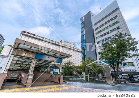 日本の東京都市景観 赤坂地下歩道出入口などを望む 日本の東京都市景観 赤坂地下歩道出入口などを望む 68340835