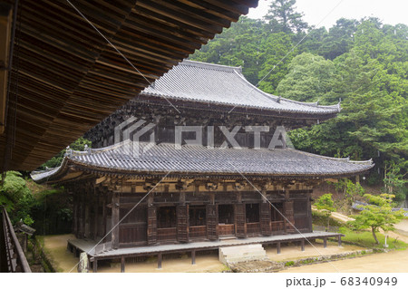 雨の書写山円教寺大講堂 68340949