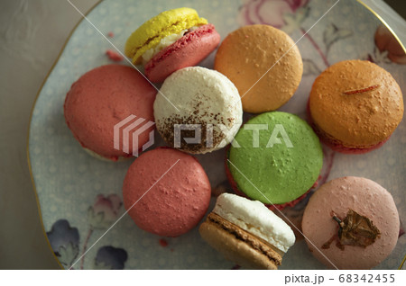 カラフルなマカロン カラフルなマカロン 68342455