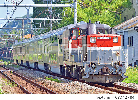 横須賀線　北鎌倉ー大船　JR貨物　DE10-1666＋E235系1000番台　サロE235　甲種輸送 68342784