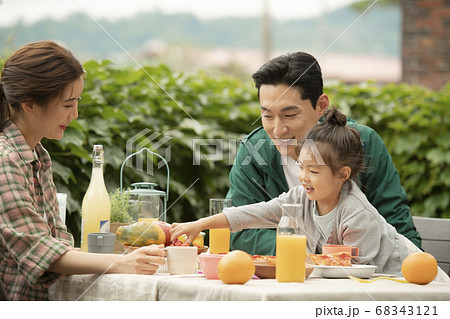 家族 ファミリー 庭 68343121
