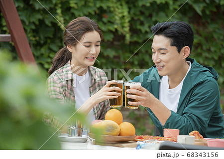 夫婦 キャンプ キャンピング 68343156
