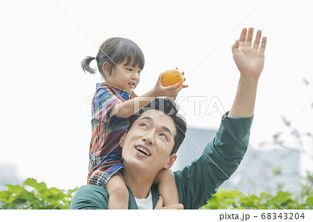 お父さん 父 パパ 68343204