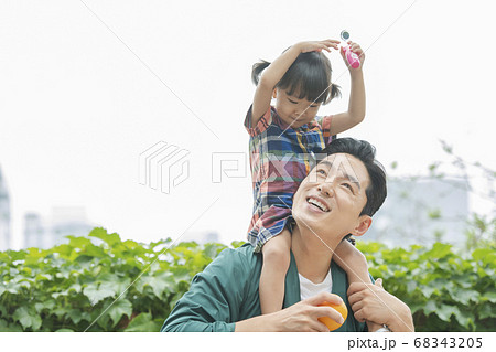 お父さん 父 パパ 68343205