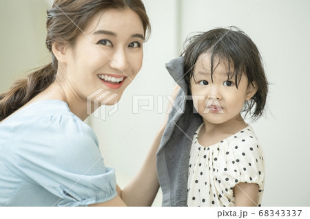 ライフスタイル 母娘 育児 68343337