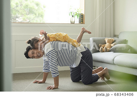 お父さん 父 パパ 68343406