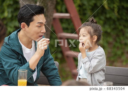 お父さん 父 パパ 68343504