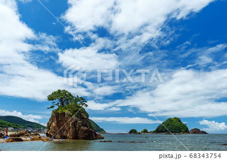 【山形県鶴岡市】由良海岸は出羽三山の開祖の上陸を八人の乙女が出迎えたと伝えられたとされる伝説の地 68343754