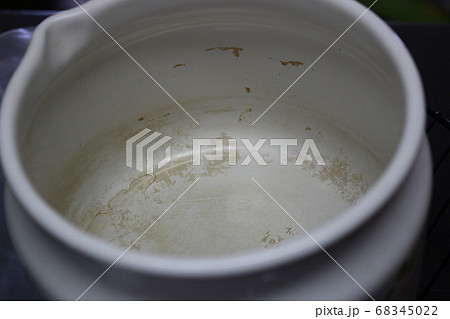 ホーロー鍋の汚れ ホーロー鍋の汚れ 68345022