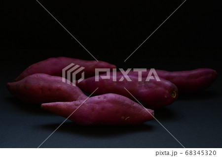 サツマイモ　背景黒 68345320
