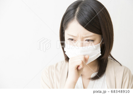 マスクの女性 68348910