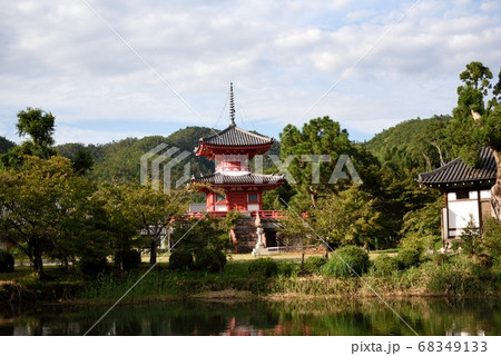 京都:初秋の大覚寺 心経宝塔にて 京都:初秋の大覚寺 心経宝塔にて 68349133