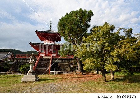 京都:初秋の大覚寺 心経宝塔にて 京都:初秋の大覚寺 心経宝塔にて 68349178