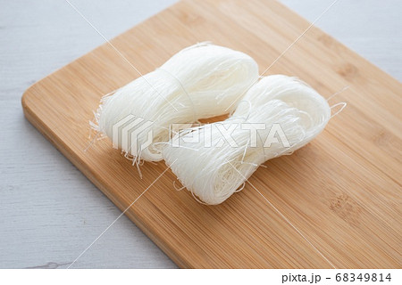 春雨 食べ物 乾燥 Glass noodle 春雨 食べ物 乾燥 Glass noodle 68349814