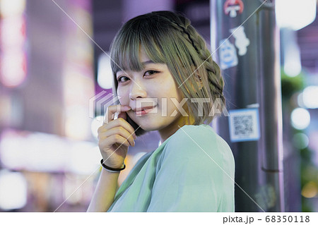 都会での夜景ポートレート 68350118