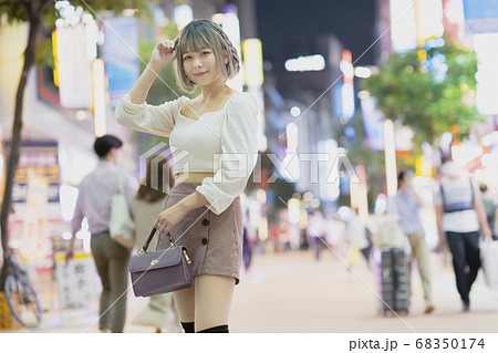 都会での夜景ポートレート 68350174