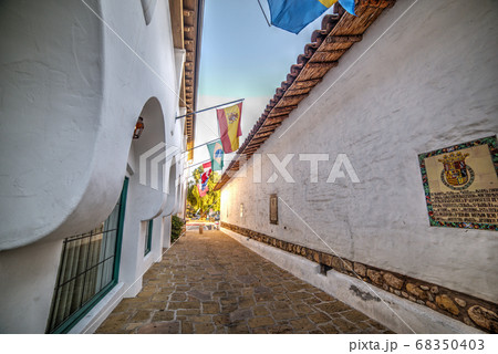 narrow backstreet in Old Town Santa Barbara 68350403
