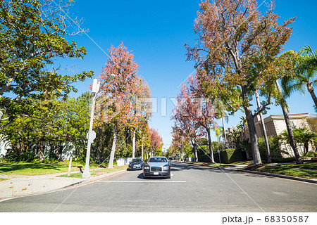 Beverly Hills on a sunny day 68350587