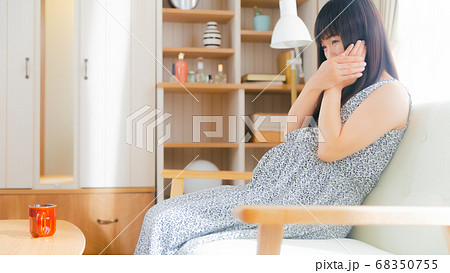頬を抑える妊婦　虫歯など　16:9 68350755