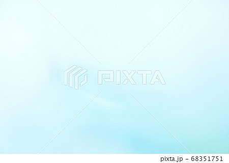 淡い青色のグラデーション背景 水面の波紋イメージの写真素材