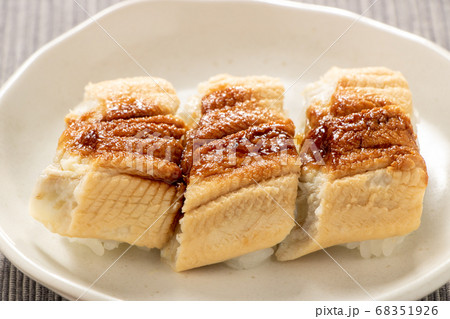 蒸しあなごにぎり寿司。 蒸しあなごにぎり寿司。 68351926