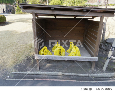 捨てられた火山灰 68353605