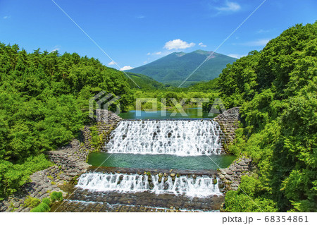 不忘山と横川砂防ダム　七ヶ宿町 68354861
