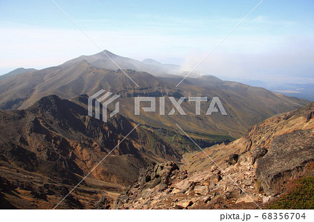 美瑛岳から見る秋の十勝岳 68356704