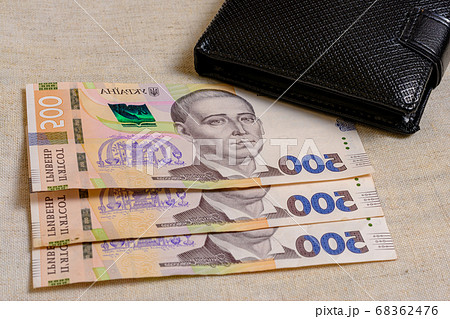 Five hundred Ukrainian hryvnia banknotes in black 68362476