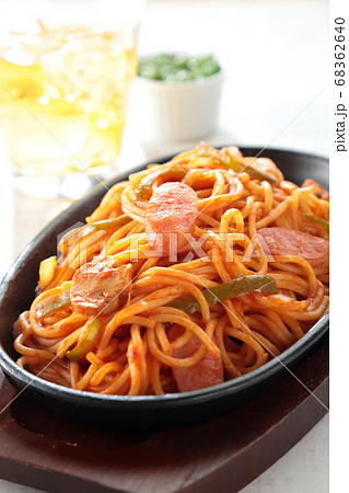 ナポリタンとドリンクランチ　縦構図 68362640