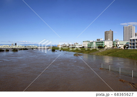 川口市舟戸町：増水した荒川土手にて（令和元年台風19号） 68365627