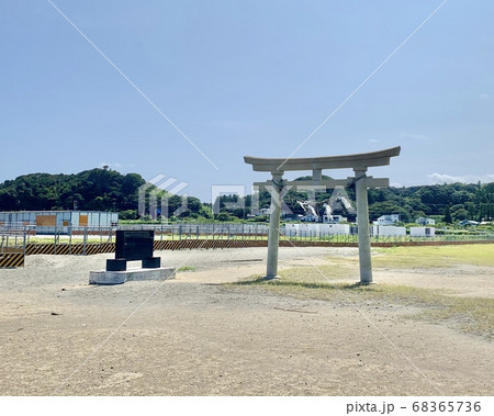 釣ヶ崎海岸の鳥居 釣ヶ崎海岸の鳥居 68365736