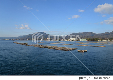 宮島航路とカキ漁(広島県廿日市市) 宮島航路とカキ漁(広島県廿日市市) 68367092