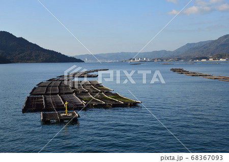 宮島航路とカキ漁(広島県廿日市市) 宮島航路とカキ漁(広島県廿日市市) 68367093