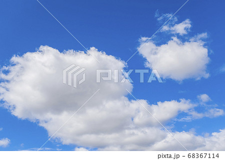 青空と雲の背景素材の写真素材